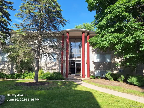 33234 Kingslane Ct APT 3, Farmington, MI 48336