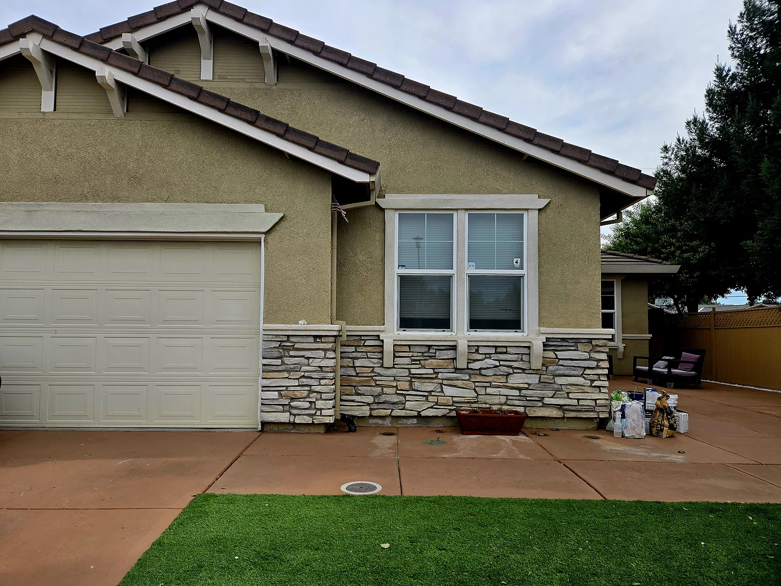 3 bed, 1916 sqft, $2,900 — Photo 2