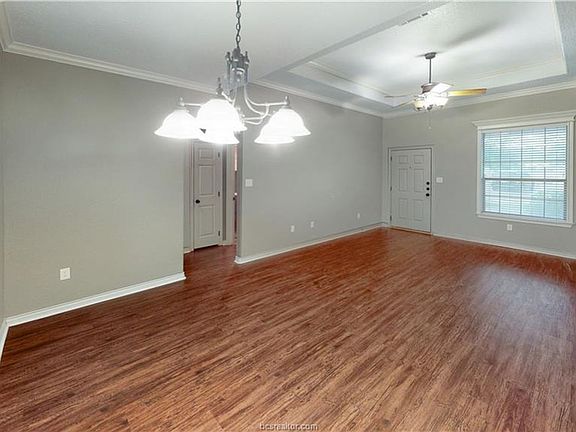 4th image of 115 Kleine Ln