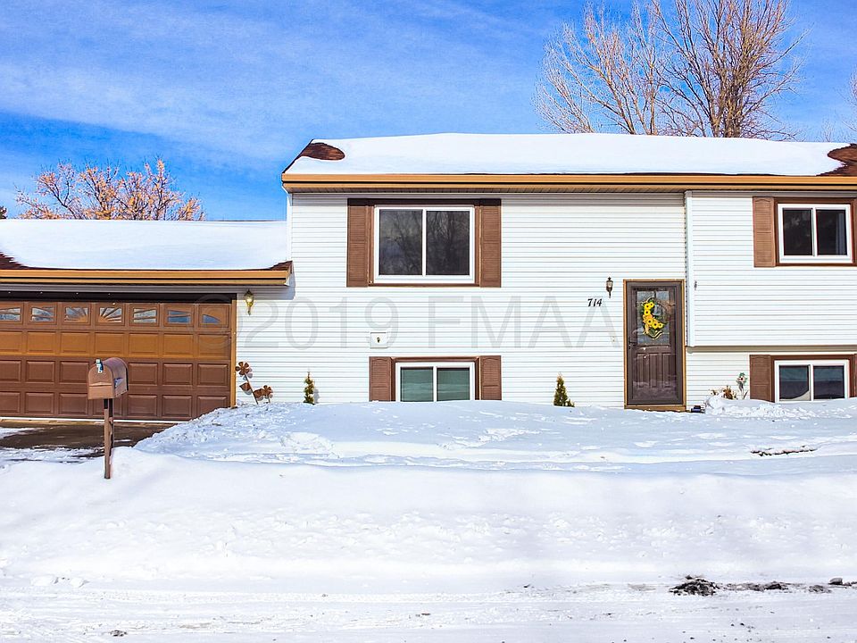 1st image of 714 8th Ave W