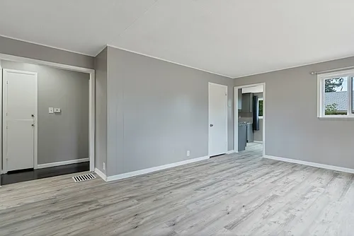 Beautifully Updated Three Bedroom House in Aurora at Burns Aurora 4th Flg — Photo 4