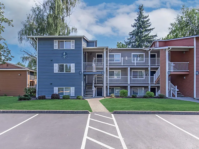 Raintree Village Apartments — Photo 8