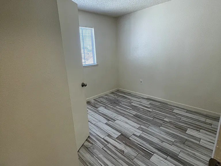 609 Moore St #12 — Photo 6