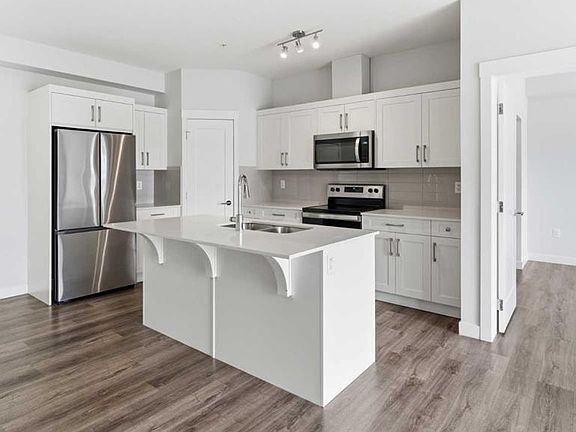 4th image of 25 W Walgrove Walk SE #211