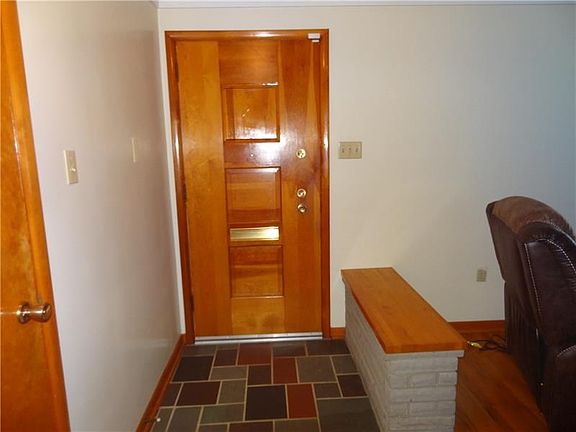 3rd image of 295 Hillcrest Dr