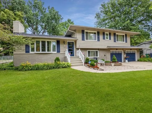 2815 Sherry Ln, Urbandale, IA 50322