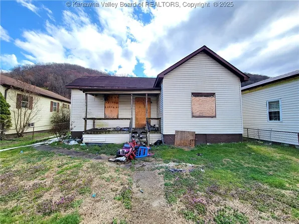 2506 2nd Ave, East Bank, WV 25067