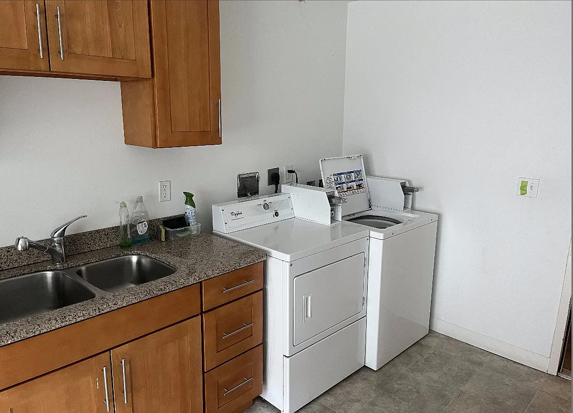 Studio, 230 sqft, $890 — Photo 3