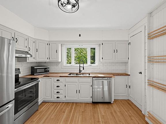 5th image of 85 Quinapoxet Ln