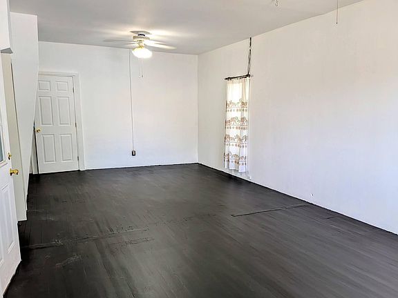 5th image of 105 Roosevelt Ave