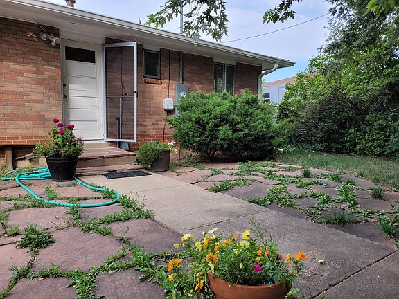 441 Harvard Lane back patio is available exclusively to the basement apt. The upstairs has a fenced front yard available to them.