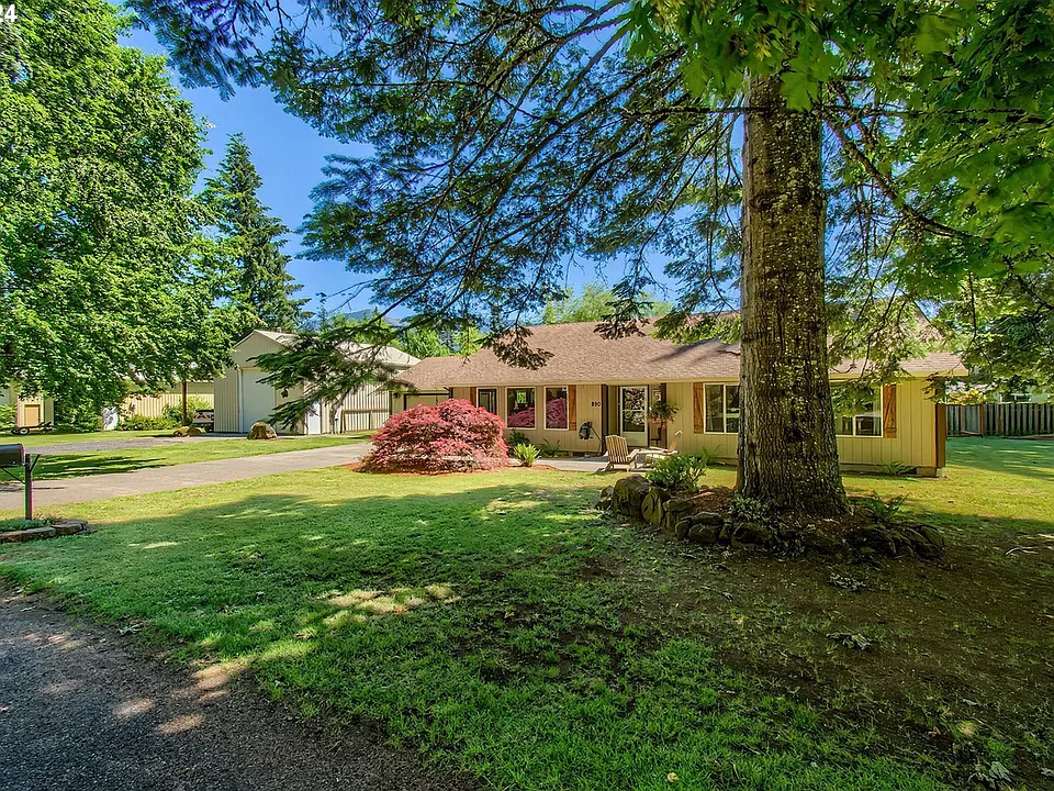 890 NW First Falls View Rd