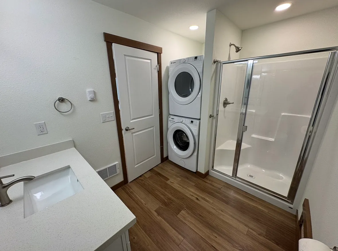 2 bed, 900 sqft, $2,300 — Photo 4