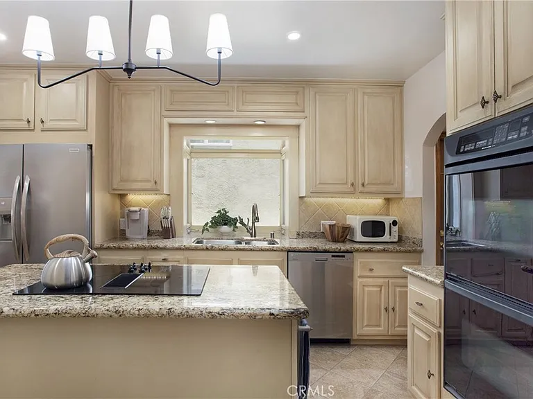 26 La Verne Ave — Photo 26