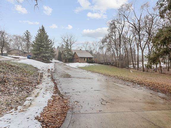 2nd image of 2891 Egan Ave