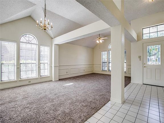 3rd image of 1105 Heather Cir