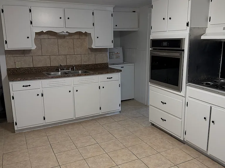 33 Pilgrim Ave — Photo 8