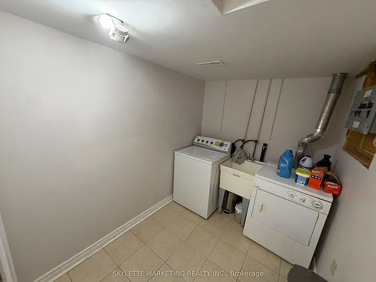 229 Zelda Cres #LOWER — Photo 19