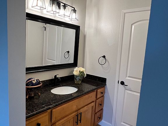 4th image of 230 Rose Ct APT 5