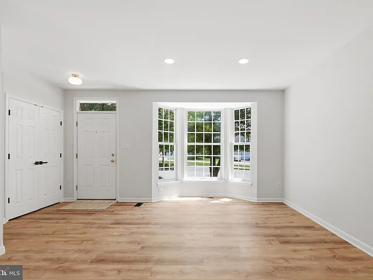 8972 Benchmark Ln — Photo 4