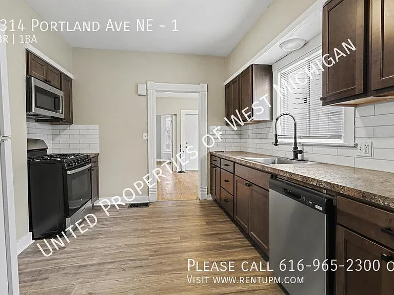 1314 Portland Ave NE #1 — Photo 2
