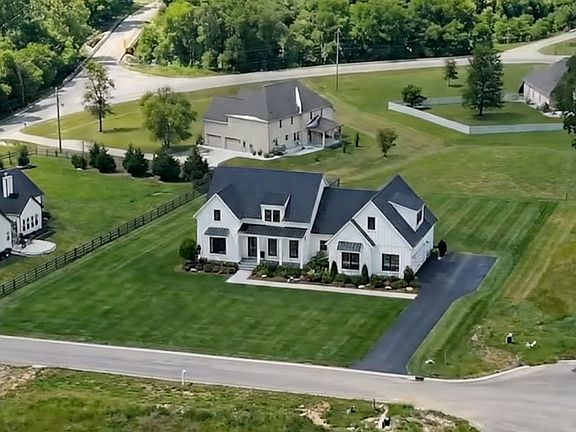 3rd image of 103 Heirloom Ln