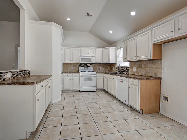 608 Cavecreek St — Photo 15