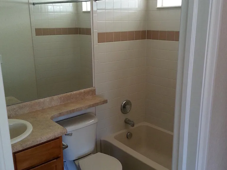 master bedroom en suite full bath