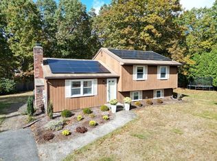 28 Pinta Cir, Springfield, MA 01104