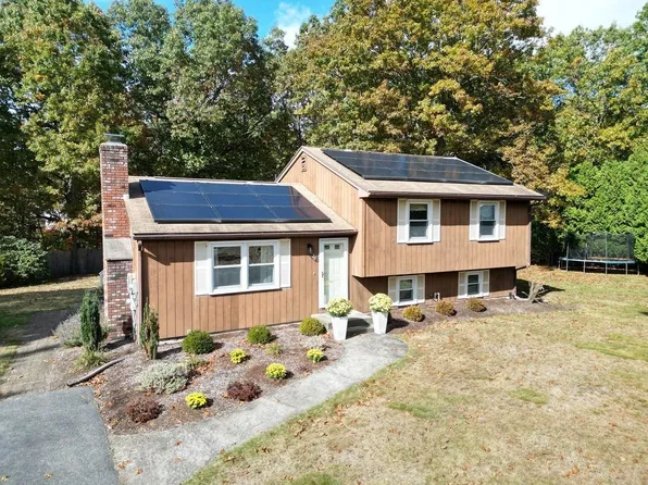 28 Pinta Cir, Springfield, MA 01104