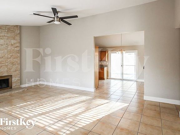 3rd image of 904 Shadow Mountain Pl