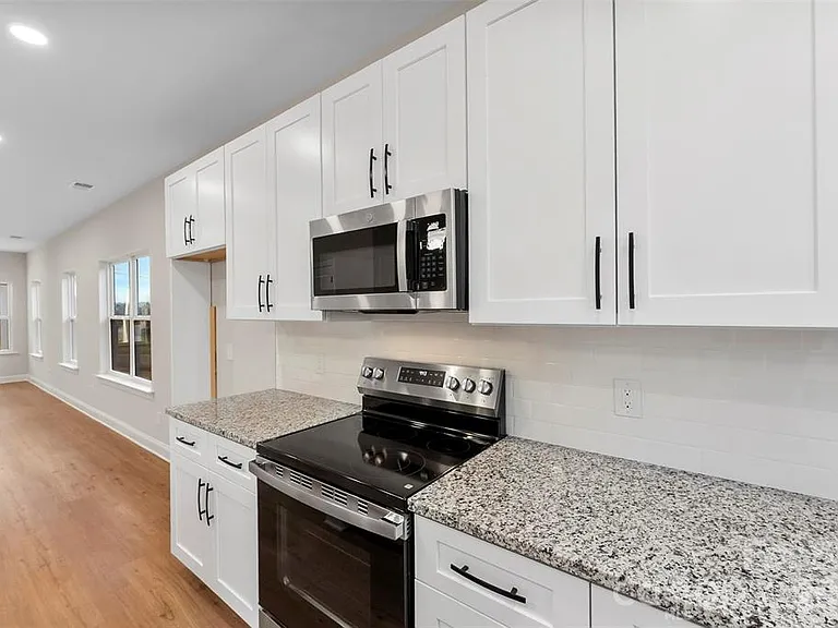1558 7th Avenue Dr SW — Photo 13