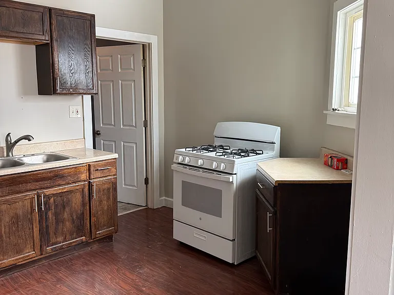 37 Holland Pl #2 — Photo 11