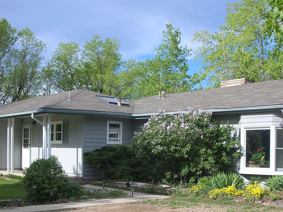 1 Acre treed estate lot