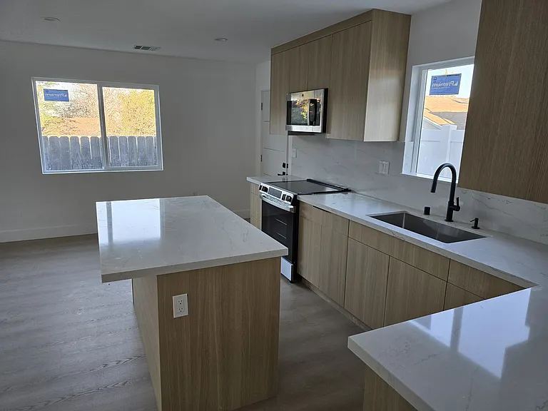 7724 Kyle St — Photo 5