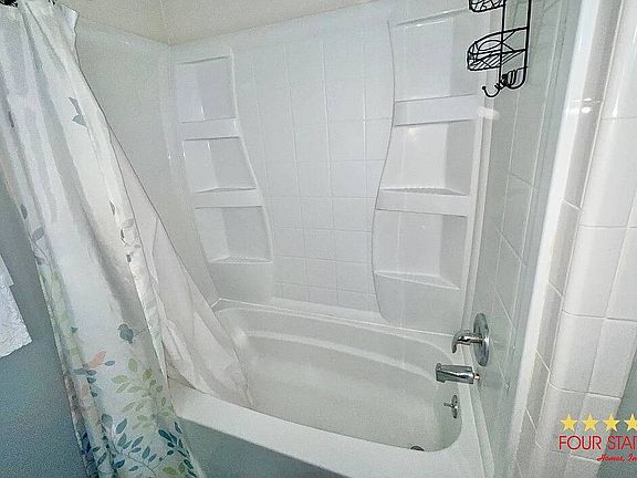 15th image of 70 Pickering Dr