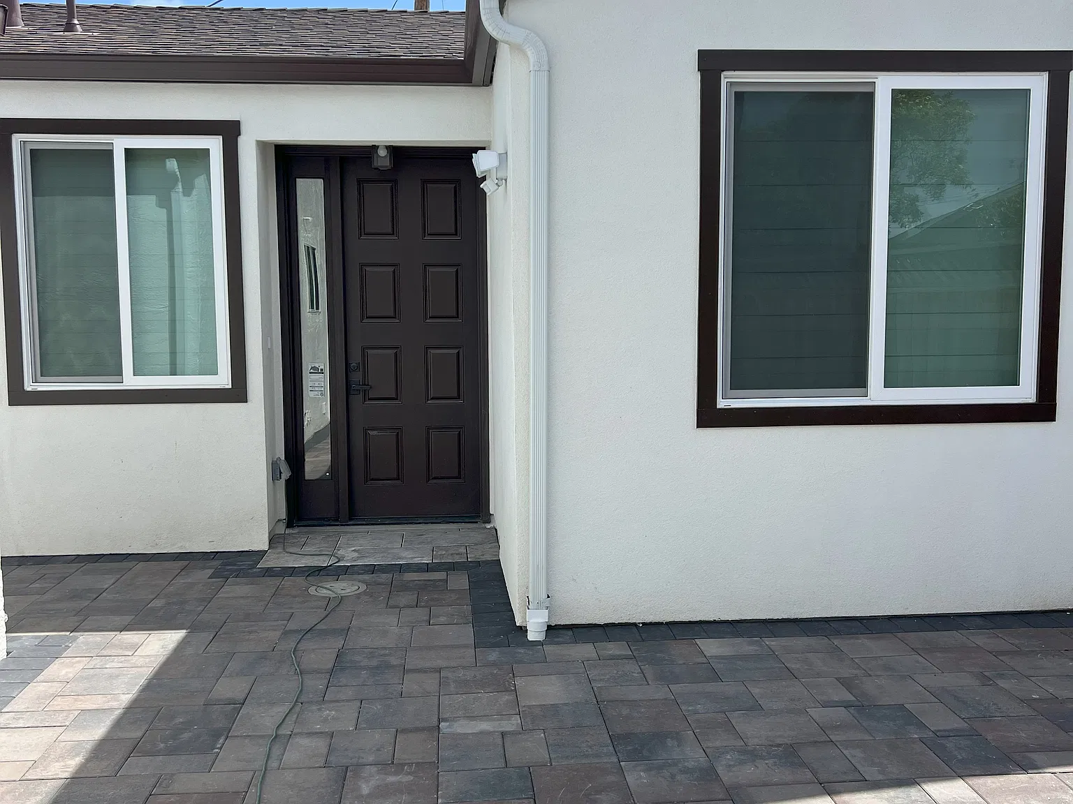 3 bed, 841 sqft, $3,400 — Photo 3