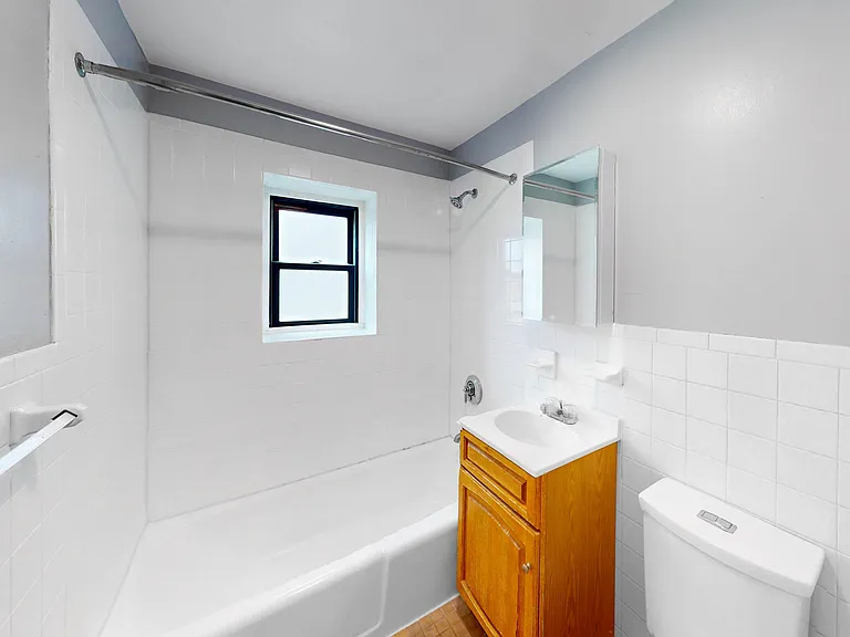 25 Myrtle St #5 — Photo 3