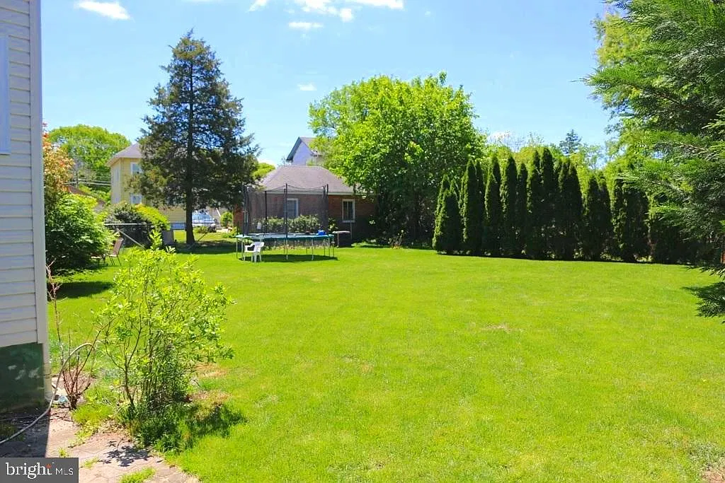 4 bed, 2.5 bath, 1850 sqft, $3,000 — Photo 4
