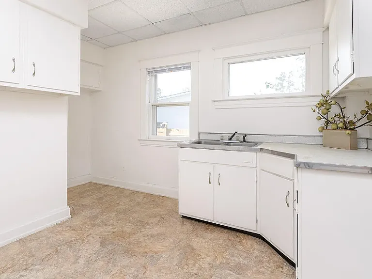 1516 E Main St — Photo 3