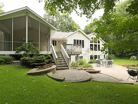 3rd image of 225260 Maplewood Dr
