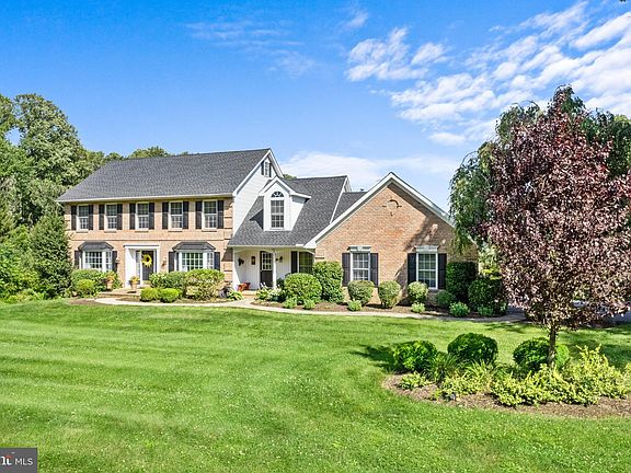 3rd image of 133 Fox Hill Dr