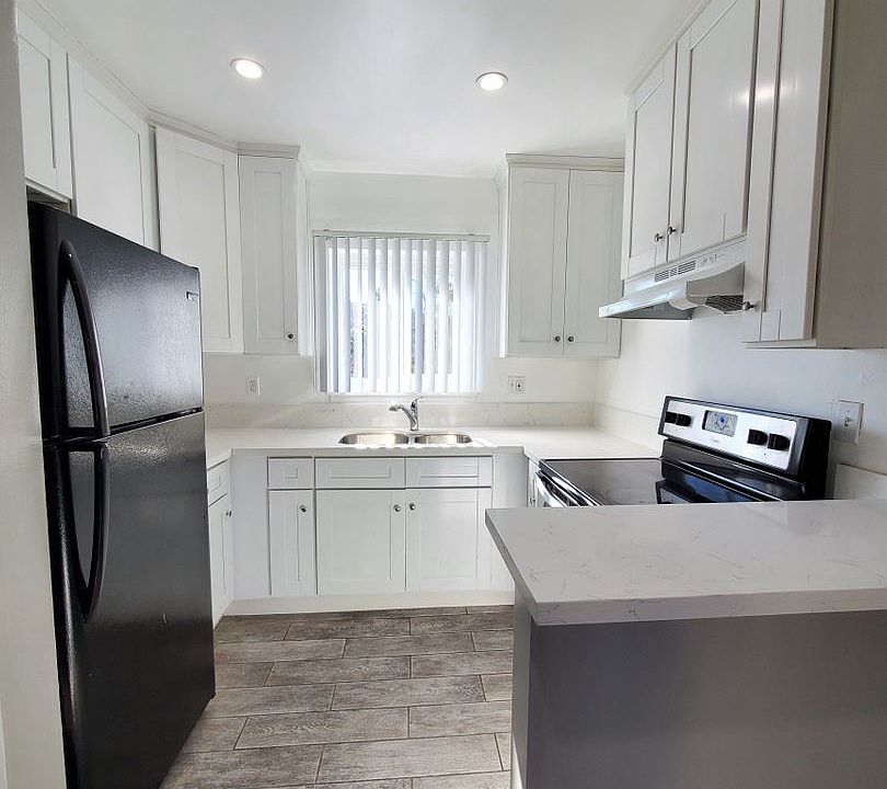 1st image of 139 Avenue 55 #20