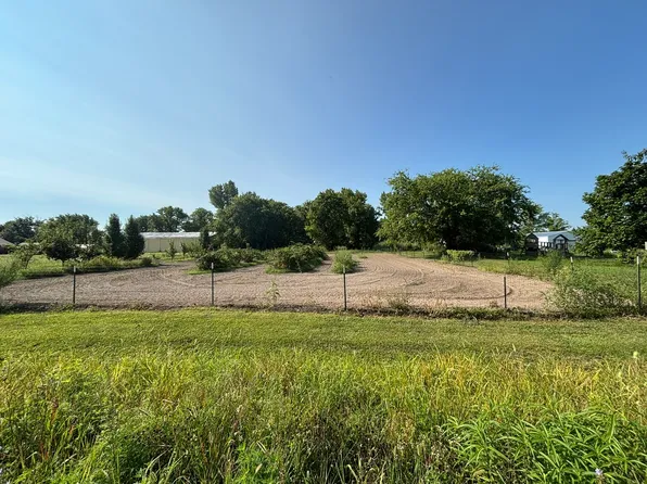 3300 Red Stripe Rd, Salem, IL 62881