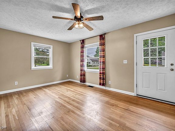 4th image of 1002 Owego St