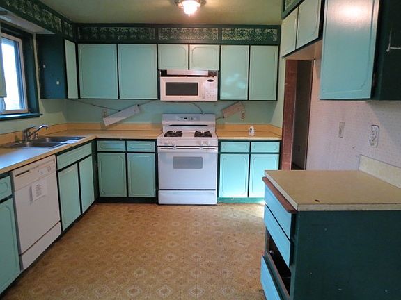 3rd image of 19875 Hill Ct
