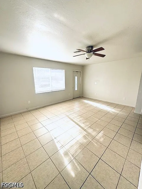 2 bed, 1.0 bath, 780 sqft, $1,000 — Photo 2