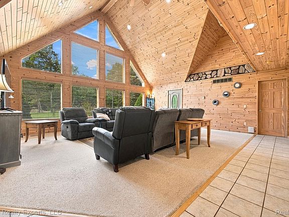 4th image of 3279 Babcock Rd