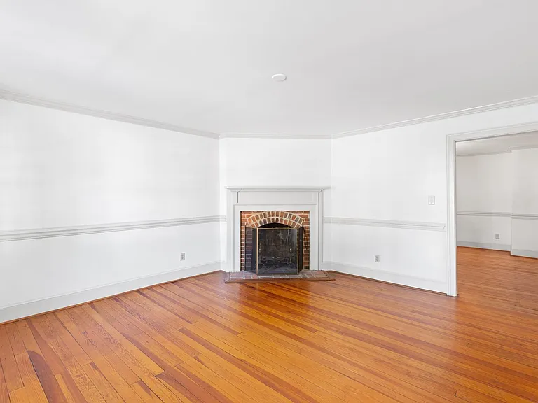 1307 Caroline St — Photo 4