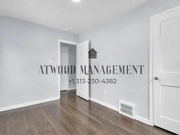 14118-20 Evergreen Rd — Photo 6